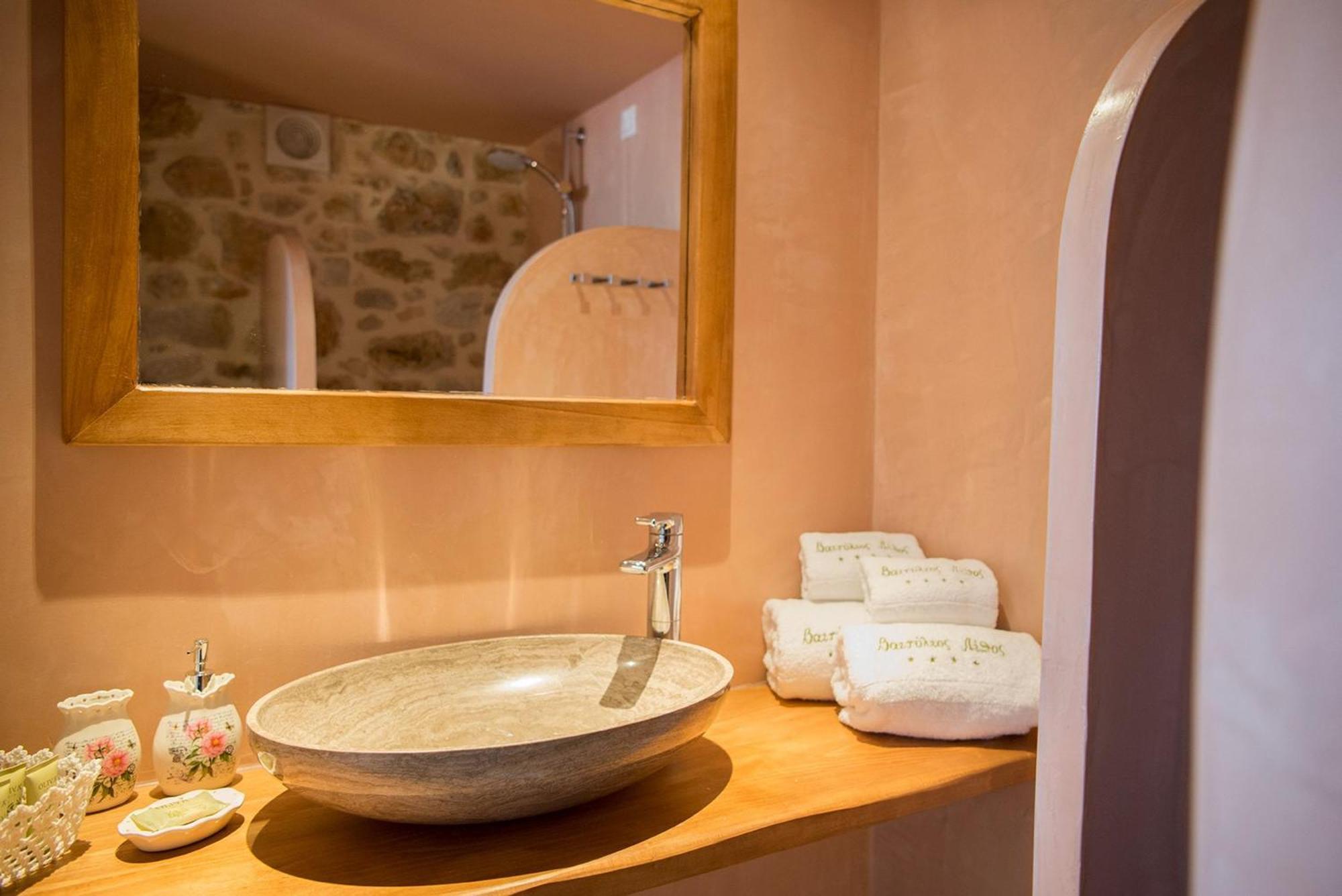 Korona Boutique Hotel Итило Екстериор снимка